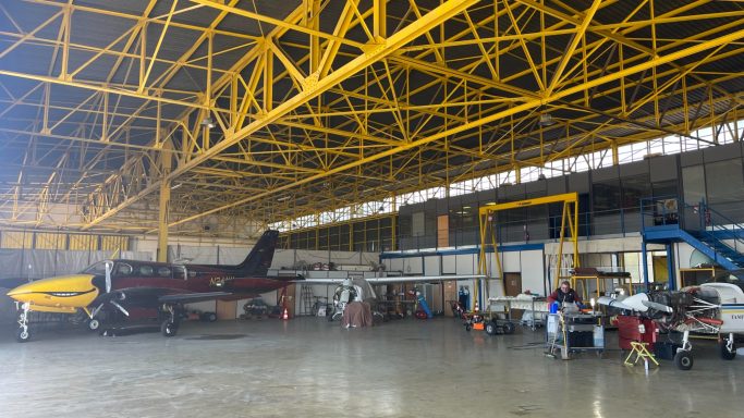 Plus de 1000M2 de hangar pour nos tournages